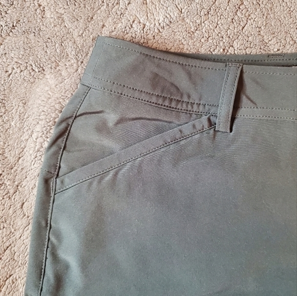 NWOT Oobe Charcoal Golf Hiking Arrowhead Bermuda Shorts - Picture 4 of 14
